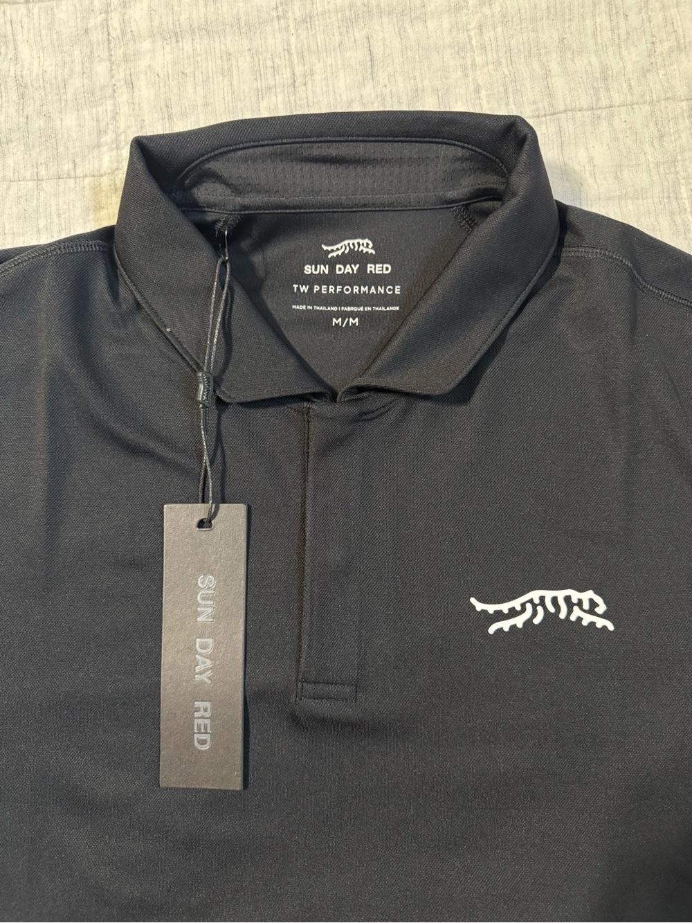 Sun Day Red NWT Men's Black Polo Golf Shirt Medium White Tiger Logo - Picture 3 of 4